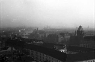 Berlin: Blick vom Stadthaus auf Spree (Jannowitzbrücke); ohne Vordergrund; Märkisches Museum