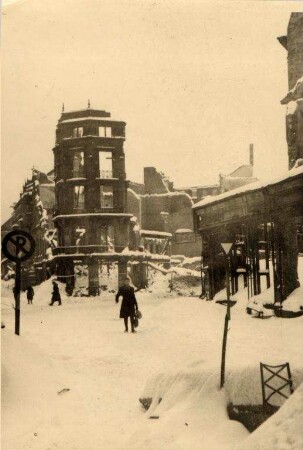 Zerstörungen Zweiter Weltkrieg - Stadtgebiet. Am Friedrichsplatz (?)