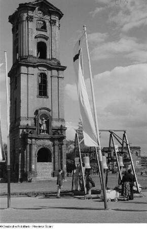 Blick auf den Kirchturm der ehemaligen Johanniskirche (am 9. Mai 1963 gesprengt) auf dem Johannisplatz