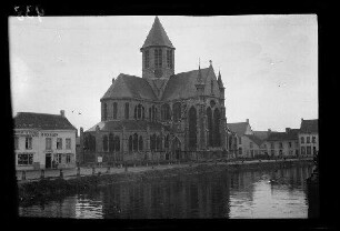 Audenarde (=Oudenaarde, Brügge): Kirche [Notre-Dame de Pamele] an der [Schelde] (Nahaufnahme)