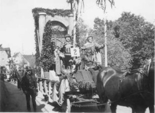 Abb. 17: Döbeln. Historischer Festumzug, Festwagen (Festbild 2) : Fotoalbum zum 3. Heimatfest der Stadt Döbeln vom 8. bis 10. Juni 1935. Mit Stadtmotiven und historischem Festumzug
