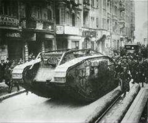 Regierungstruppen am Alexanderplatz während der Märzkämpfe 1919