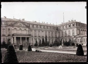Neues Schloß; Aussicht von Privatgarten aus