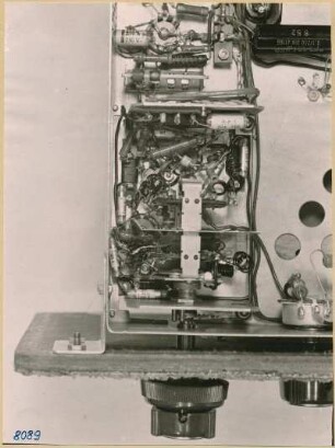 Allstrom-Fernsehempfänger, Teilansicht des Sockelteils ohne Bildröhre; Foto 1953