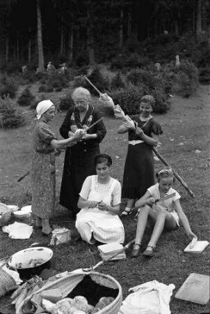 Tusnad: Brathendl am Spieß, Tante Gisela