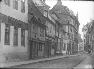 Kleine Ulrichstraße - Nordende nach dem Durchbruch. Kleine Ulrichstraße 11 (Cafe Monbijou), Kleine Ulrichstraße 12 (Kloppe, Schumachermeister), Kleine Ulrichstraße 13 (Burgmann, Fleischermeister), Kleine Ulrichstraße 14 (Bohl, Bäckermeister), Kleine Schloßgasse 15, Kleine Schloßgasse 16 (Schumann, Kleiderhandlung),. Bildmitte: altes "Cafe' David"