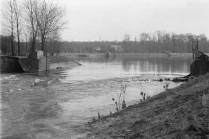 Wehr der Weißen Elster : Blick auf ein Wehr an der Weißen Elster, altes Nahlewehr, nordwestlicher Abfluss Elsterbecken