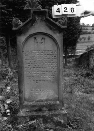 Grabstein 428 (Index: 100095358) Maße HxBxT: 158x58x22 cm: Grabstein 428