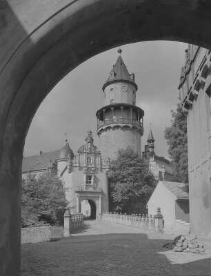 Wiesenburg/Mark. Schloss Wiesenburg, Torhaus und Turm