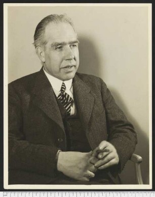 Porträtaufnahme Niels Bohr