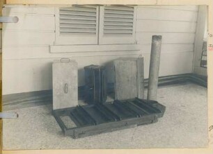 Foto eines zerlegten Feldsterilisationsherdes mit Zubehör