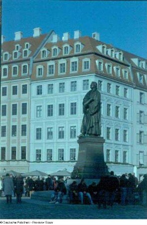 Denkmal für Martin Luther : Denkmal für Martin Luther (1858-1885; E. Rietschel, A. v. Donndorf) gegen Gebäude vom Quartier I der Neubebauung