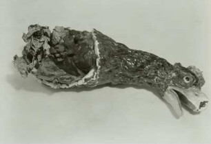 Adler, Teil eines zertrümmerten Porzellans, Zustandsaufnahme vor der Restaurierung