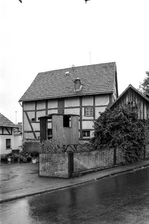 Wohnhaus (Scheune, Fachwerk); Vöhl, Arolser Straße 14