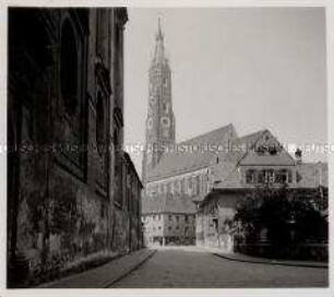 Landshut, Blick zur Stadtpfarr- und Kollegiatstiftskirche St. Martin und Kastulus