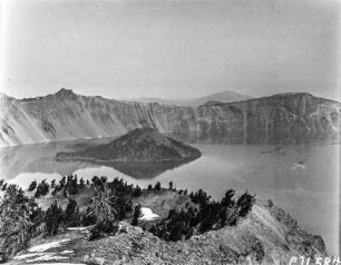 Wizard Island : Die kleine Insel Wizard Island im Crater Lake.