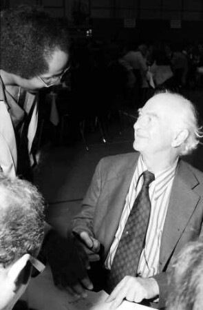 27. Tagung 1977 Chemiker; Sitzreihen im Theater: Linus C. Pauling