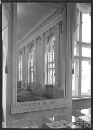 Potsdam, Marmorpalais, Festsaal nach der Restaurierung, Armeemuseum.