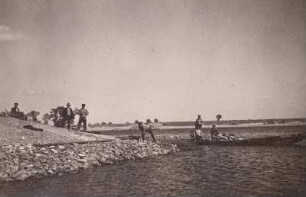 Tangermünde, Buhnenbau am Elbufer bei der Stadt