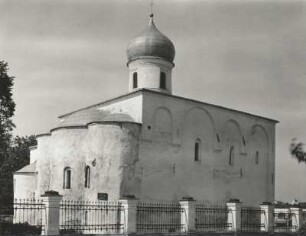 Nowgorod. Kirche Mariä Entschlafen (1135). Apsiden und Nordseite