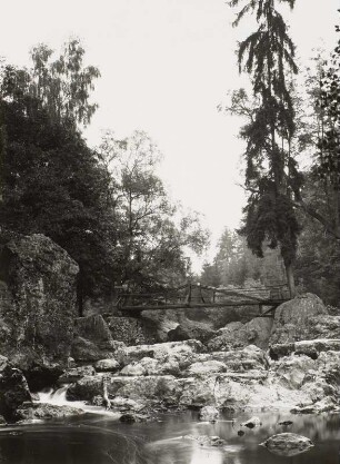 Jocketa (Vogtland), Triebtal mit Fußgängerbrücke südöstlich des Ortes