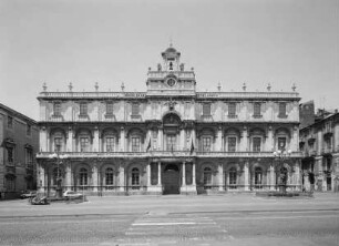 Universität