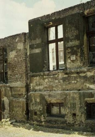 Hausfassade als Grenzmauer an der Bernauer Straße