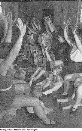 Dresden, Kindersport, Turnübungen in der 32. POS Paul Gruner, Jugendgruppe der BSG Aufbau Dresden-Mitte, Waldlauf am Pionierpalast "Walter Ulbricht", Mutter- und Kindersport des Sportclub (SC) Einheit Dresden-Mitte, Abnahme des Sportabzeichens, Schulsport, u.a., Dezember 1956