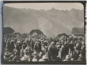 Fest in Chulina. Tanzende Indianer vom Quechua-Stamm