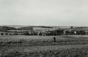 Marbach-Rosental. Blick über Felder auf den Ortsteil
