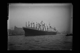 Westfalia (1964), Hapag.- Hamburg-Amerikanische Packetfahrt-Actien-Gesellschaft, Hamburg, Hapag-Lloyd AG, Hamburg