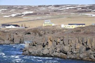 Godafoss-Wasserfall bei Akureyri : Der Godafoss-Wasserfall ("Götter"-Wasserfall) ist hundert Meter breit und fällt 11 Meter tief herab. Aufgenommen am 20. Mai 2012 in der Nähe von Akureyri