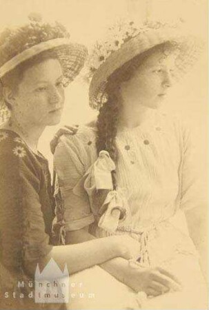Zwei Mädchen (Aus einer Werbebroschüre des Ateliers)