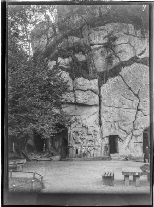Bergfels, Höhleneingang