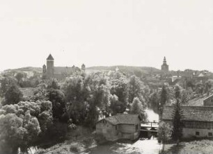 Heilsberg (Lidzbark Warminski), Stadtansicht mit Ordensburg und katholischer Pfarrkirche. Blick über die Alle (Lyna) mit Wehr