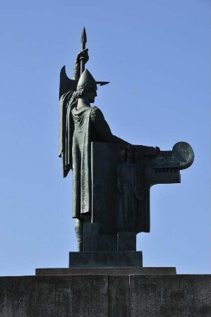 Denkmal für Ingólfur Arnarson in Reykjavik : Islands erstem ständigen Siedler Ingólfur Arnarson ist auf einem Hügel im Zentrum der Hauptstadt Reykjavik dieses Denkmal gesetzt worden. Aufgenommen am 29. Mai 2012