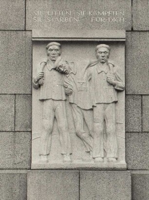 Denkmal für die Opfer des antifaschistischen Widerstandskampfes mit Sockel des König-Albert-Denkmals