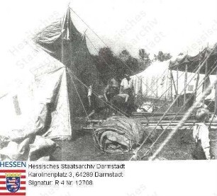 Darmstadt, 1945 nach März 25 / Zirkus Holzmüller beim Zeltdachauflegen