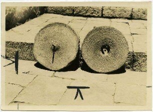 tahune Innenseiten [Mühle, Handmühle, Exemplar des Aussätzigenasyls, Jerusalem]