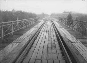 Zerstörte Eisenbahnstrecke an der Grenze des ehemaligen Landkreises Flatow