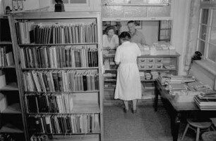 Dresden-Übigau, Overbeckstraße 48. VEB Transformatoren- und Röntgenwerk Dresden. Gewerkschaftsbibliothek