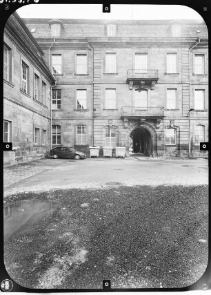 Heilbad Heiligenstadt, Friedensplatz 8. Schloß (Landratsamt, 1736-1738; J. C. Heinemann). Hofansicht von Osten
