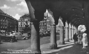 Reichsmessestadt Leipzig: Laubengang des alten Rathauses u. Durchblick zum Marktplatz