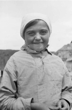 Zweiter Weltkrieg. Zur Einquartierung. Sowjetunion. Porträt eines Mädchens (Volkstypen)