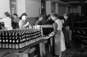Oberrotweil: Winzergenossenschaft; Flaschenetikettierung und Versand