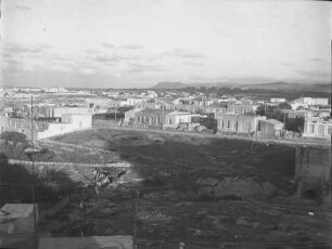 Stadtpanorama : Blick über Heraklion, im Hintergrund Berge