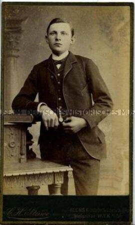 Junger Mann im Anzug, Carte de visite