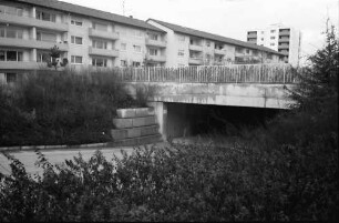 Freiburg; Haslach: Häuserzeile; Mathias-Blank-Straße; Garageneinfahrt
