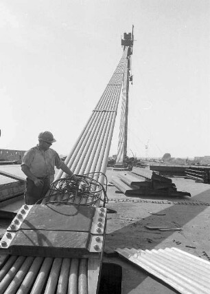 Bau der Rheinbrücke Maxau.
