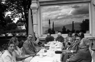 24. Tagung 1974 Chemiker; Kaffeeempfang Hotel Tannenhof: Tisch mit Dées de Sterio